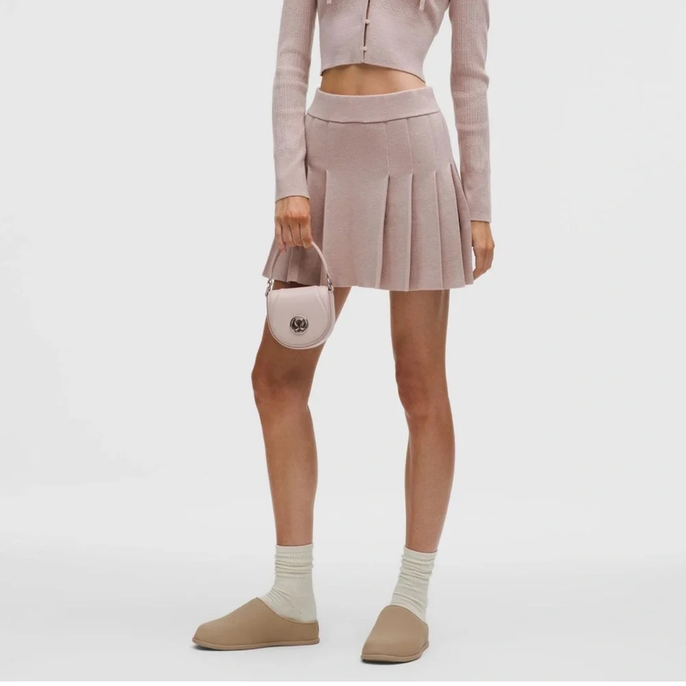 Lululemon leather alternative Crossbody bag✨🕊️cashew - Picture 2 of 5